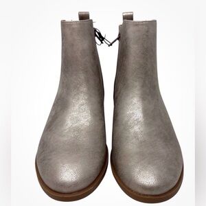NEW Wonder Nation Gray Faux Leather Ankle
Boots Girls Size 1”